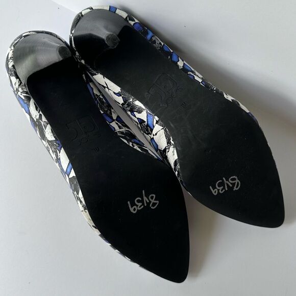 Joe's Jeans Rudy Abstract Print Leather Pointed Toe Pump in Blue Black & White 7 - Picture 13 of 16
